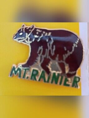 Mt Rainier Bear Pin with Green Lettering- Vintage